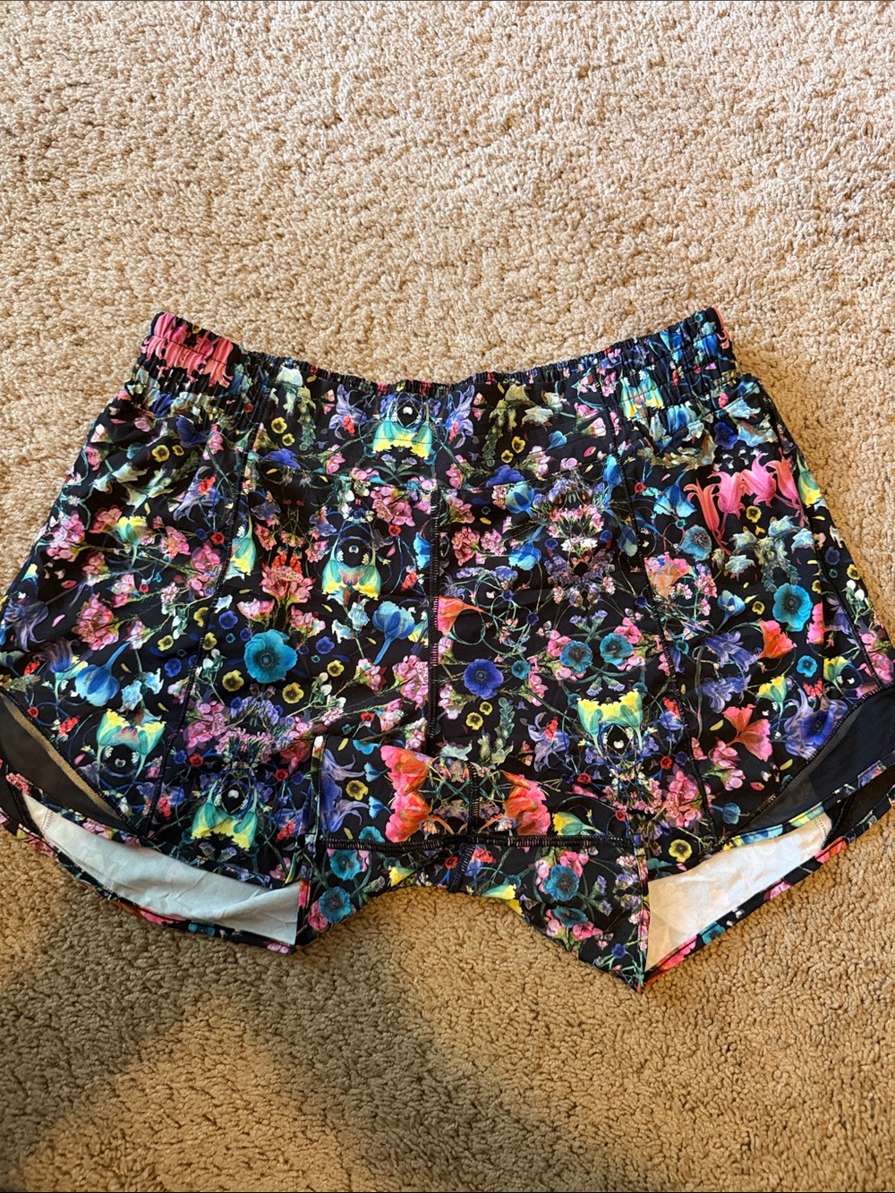 Flowerscope Black Multi / Black sz 12 hotty hot lululemon shorts